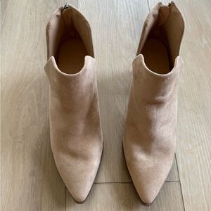 Elegant Tan Suede Ankle Boots